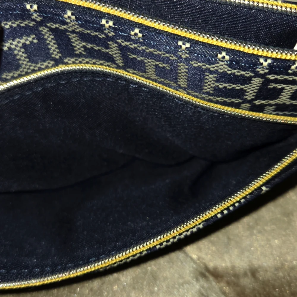 Tommy Hilfiger Navy Blue Patterned Wristel Purse - Picture 5 of 7